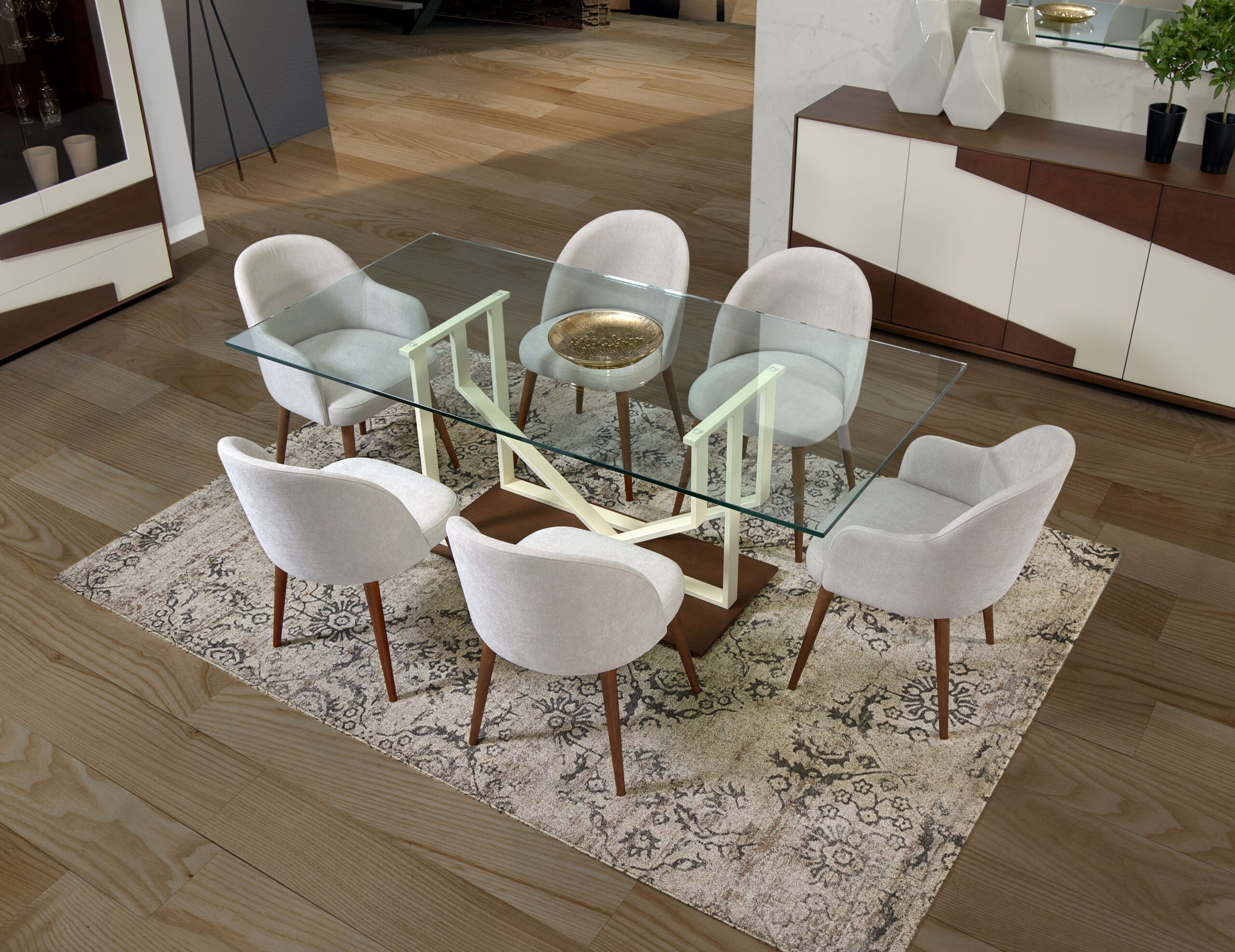 Mesa em vidro com cadeirões de mesa jantar